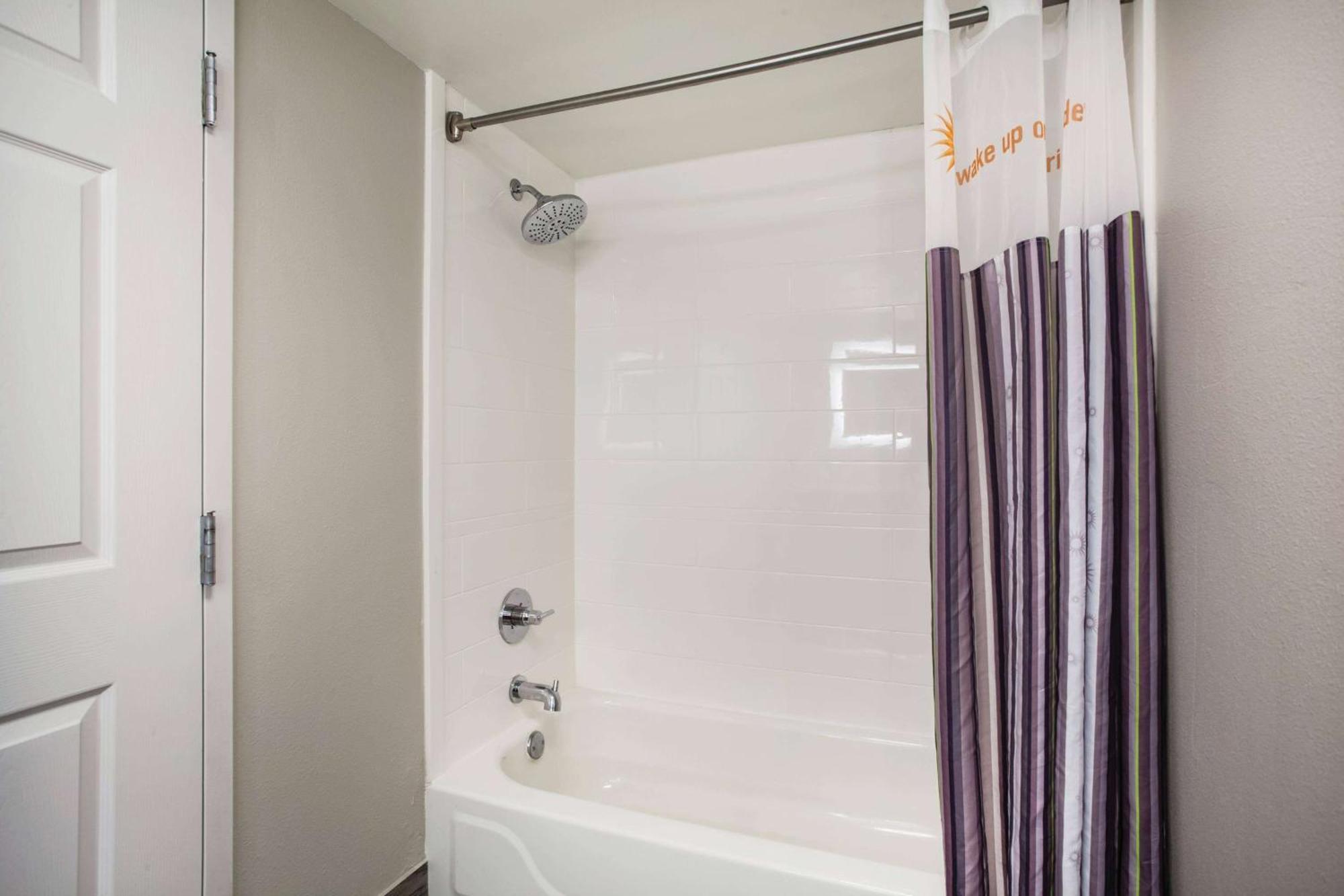 La Quinta By Wyndham Clearwater South Hotel Bagian luar foto