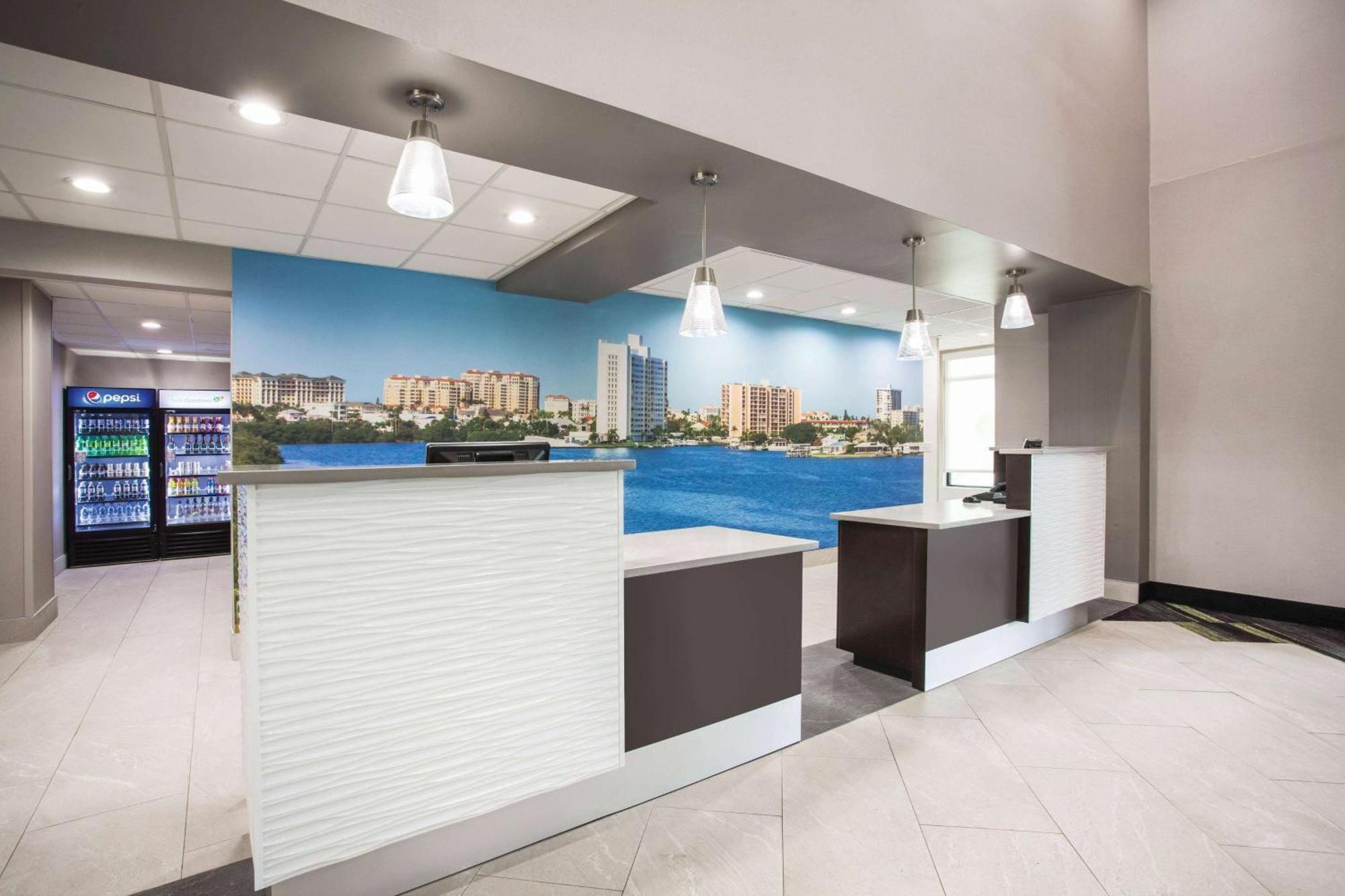 La Quinta By Wyndham Clearwater South Hotel Bagian luar foto