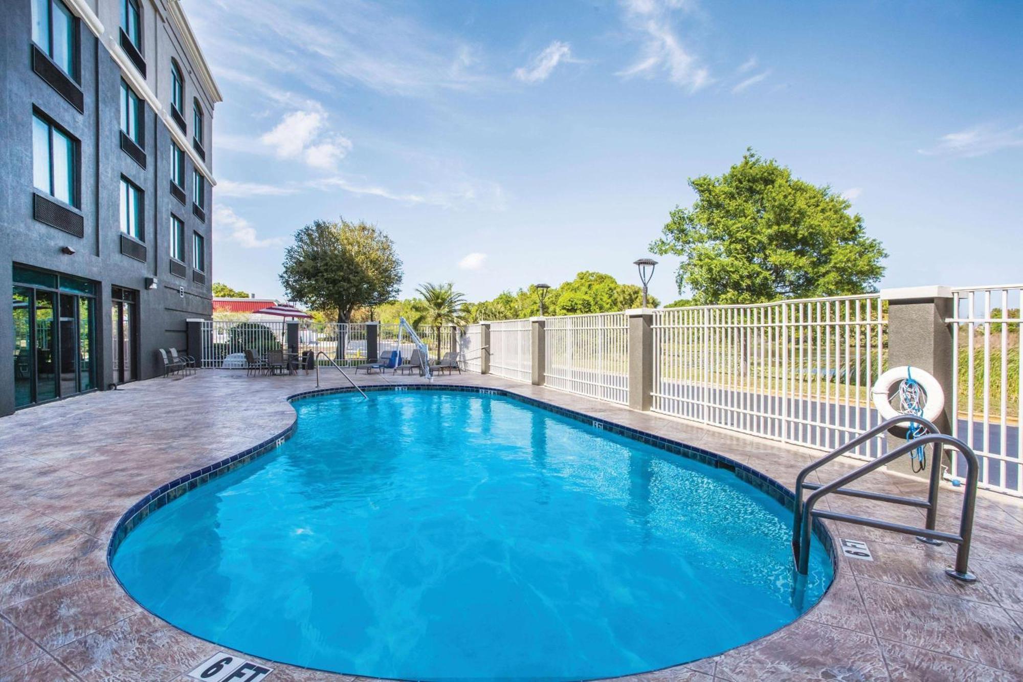 La Quinta By Wyndham Clearwater South Hotel Bagian luar foto