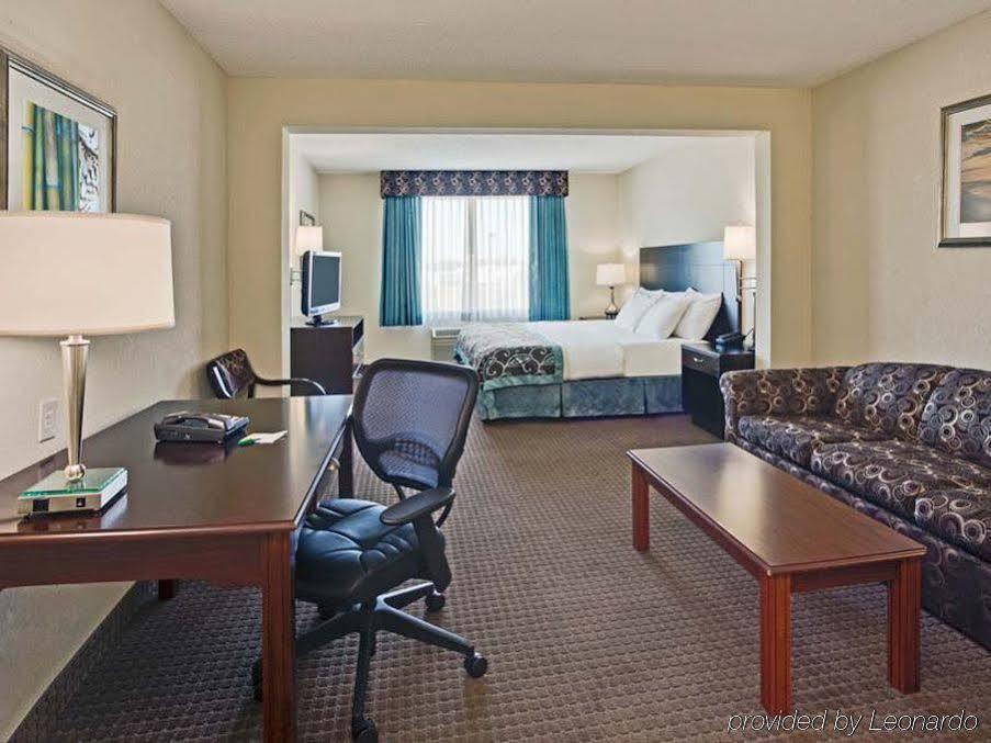 La Quinta By Wyndham Clearwater South Hotel Bagian luar foto