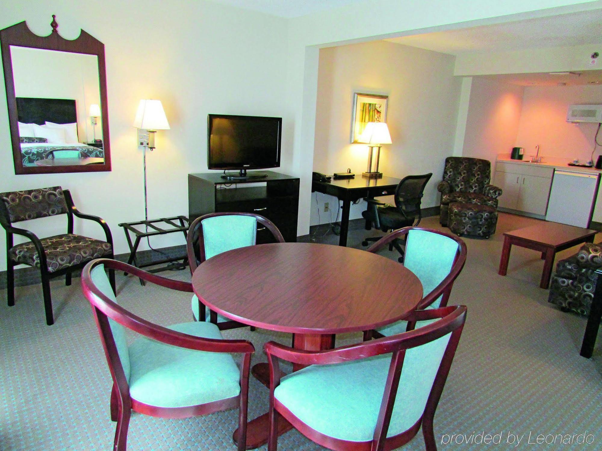 La Quinta By Wyndham Clearwater South Hotel Bagian luar foto